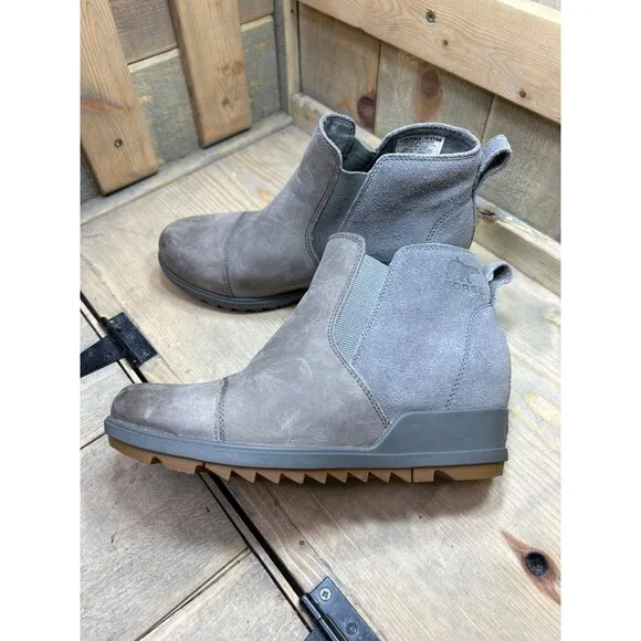 Sorel Joan Of Arctic Boots Womens US7 Gray Distressed Chelsea Suede Waterproof