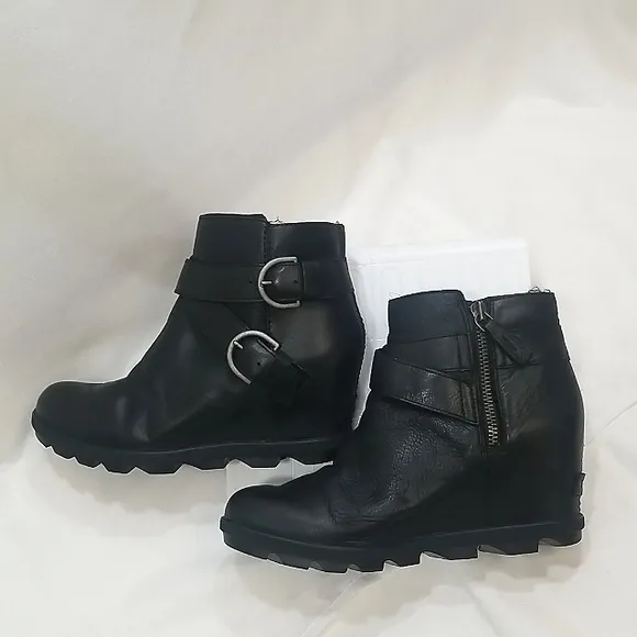 Sorel Joan of Arctic Wedge waterproof buckle boots. Sz9.5.