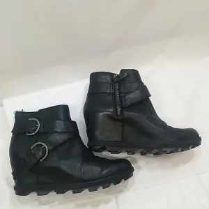 Sorel Joan of Arctic Wedge waterproof buckle boots. Sz9.5.