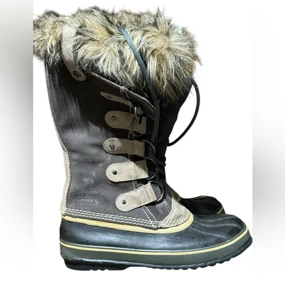 SOREL Joan of the Arctic Boots size 8