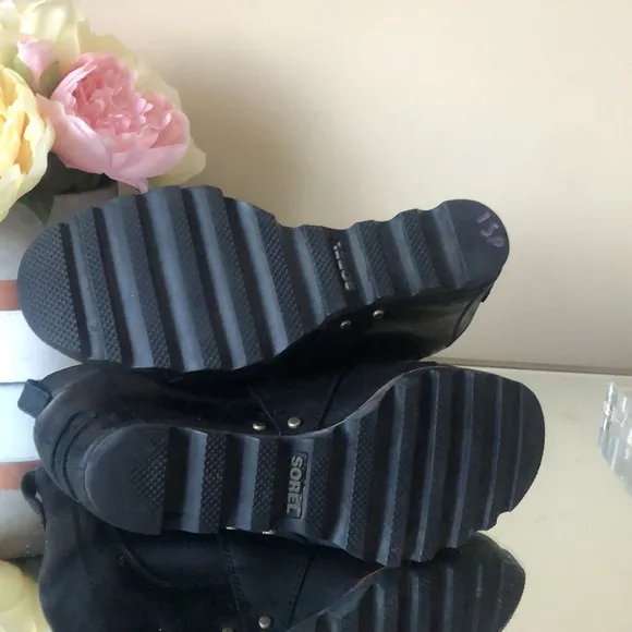 SOREL Lea™ Ankle Black Boots