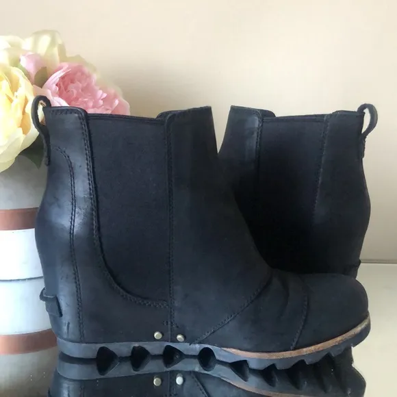SOREL Lea™ Ankle Black Boots