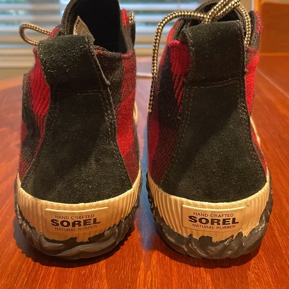 Sorel Out N About duck boots in buffalo red and black plaid size 9.5