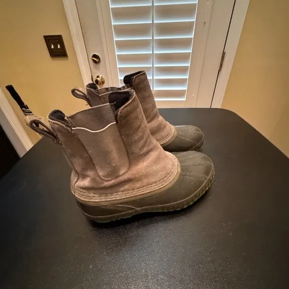 Sorel size 2 waterproof ankle boot NY2674-053