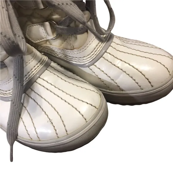 Sorel Torino White Gray Fur quilted Winter Boots size 6 waterproof