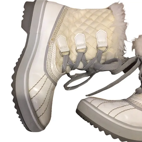 Sorel Torino White Gray Fur quilted Winter Boots size 6 waterproof