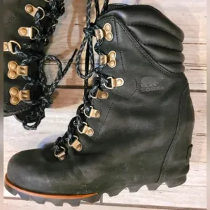 SOREL Women's 8 black Conquest hidden wedge ankle boots waterproof lace-up