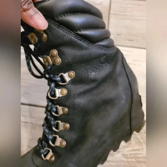 SOREL Women's 8 black Conquest hidden wedge ankle boots waterproof lace-up