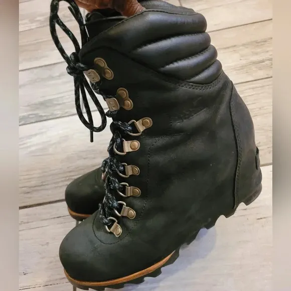 SOREL Women's 8 black Conquest hidden wedge ankle boots waterproof lace-up