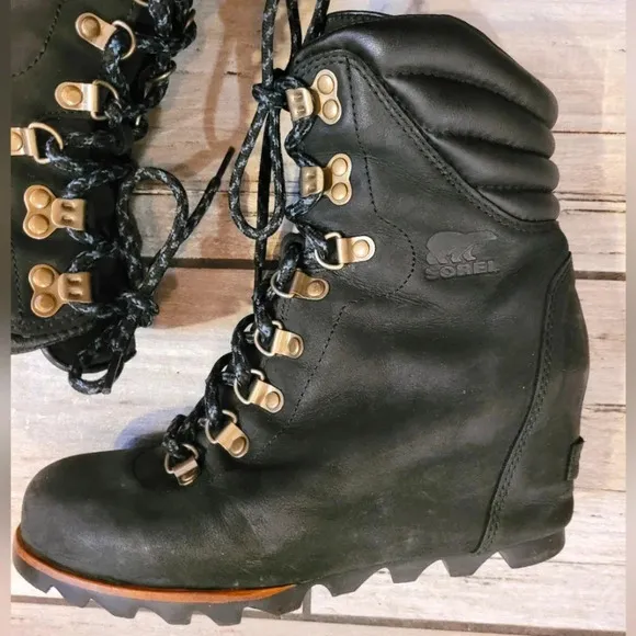 SOREL Women's 8 black Conquest hidden wedge ankle boots waterproof lace-up