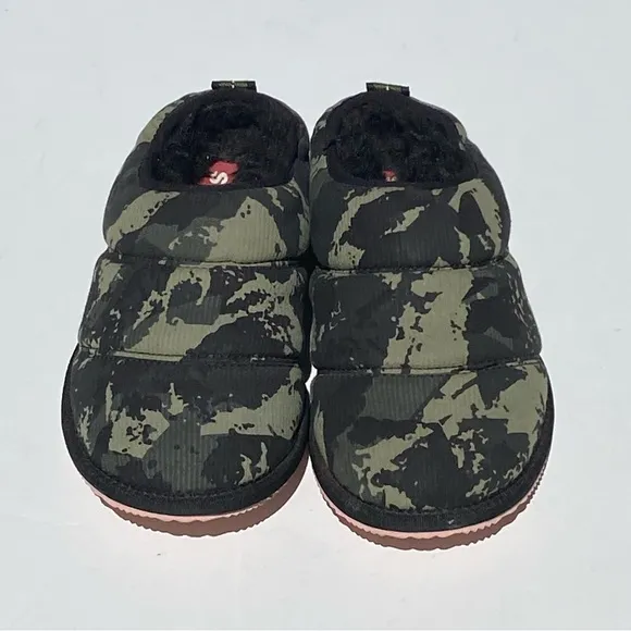 SOREL Women’s Bodega Run Slippers Green Camo Lined Indoor Outdoor Sole size 7