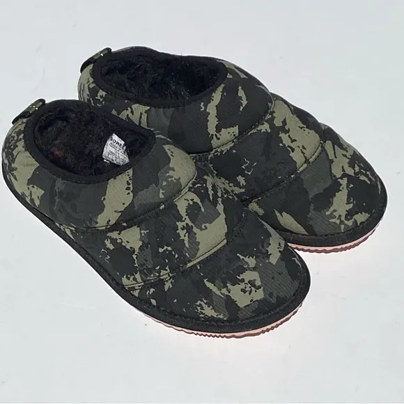 SOREL Women’s Bodega Run Slippers Green Camo Lined Indoor Outdoor Sole size 7