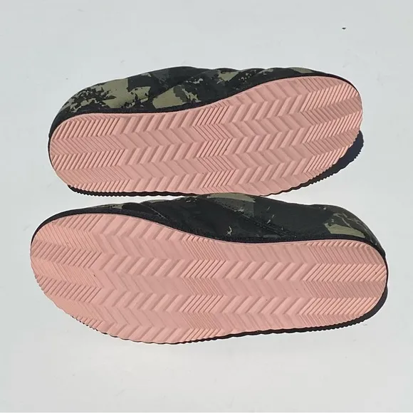 SOREL Women’s Bodega Run Slippers Green Camo Lined Indoor Outdoor Sole size 7
