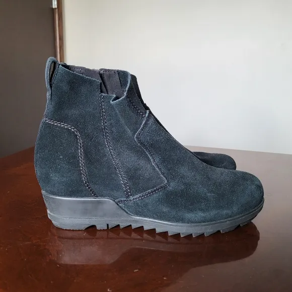 Sorel Women's Evie Booties 9.5 Waterproof Dark Green Suede Zip Wedge Ankle Boots