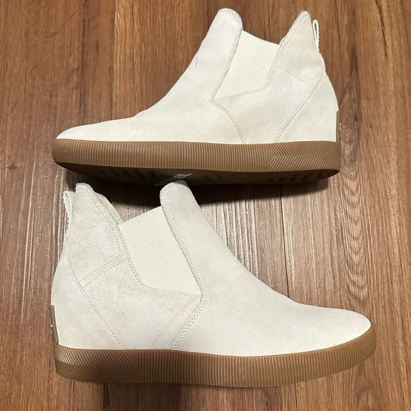 Sorel Women's Size 10 Out N About Slip On Chalk White Suede Wedge Booties Shoes