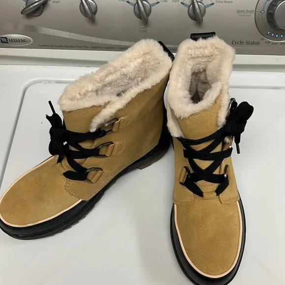 SOREL Women's Tivoli IV Waterproof Winter Boots size 11 like new