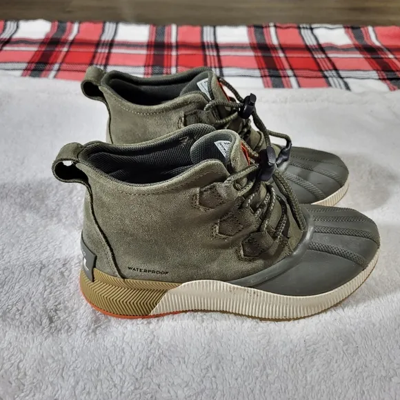 Sorel Youth OUT N ABOUT Classic Waterproof Boots Olive Green green Size 5