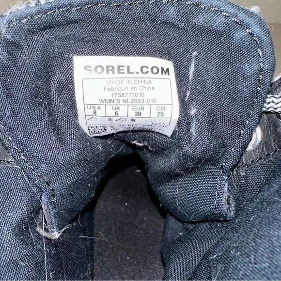 Sorel lace up waterproof black and white plaid boots size 8