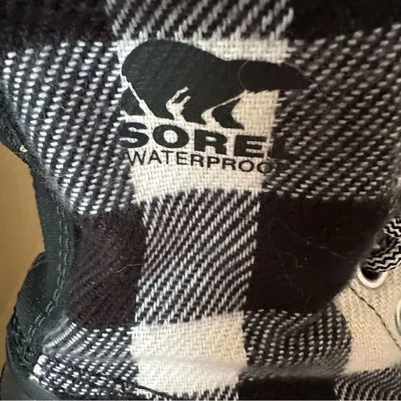 Sorel lace up waterproof black and white plaid boots size 8