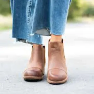 Sorels Evie II Chelsea Bootie for Women Brown Leather Ankle Boots size 10.5