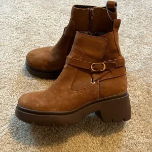 Steve Madden Colletta brown leather gold buckle boot shoe size 7.5