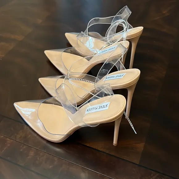 Steve Madden Vienne Tan Vinyl Slingback Pointed Toe Pumps.