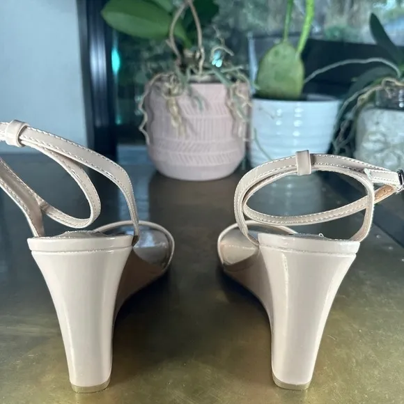 Steve Madden Women Wedge Sandal Shapely Square Toe Strappy Patent Brown Nude 8.5