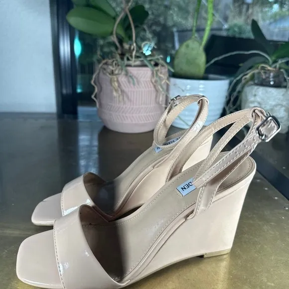 Steve Madden Women Wedge Sandal Shapely Square Toe Strappy Patent Brown Nude 8.5