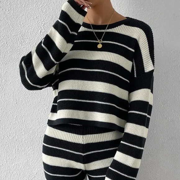 Striped Pattern Drop Shoulder Sweater &amp; Knit Shorts Black