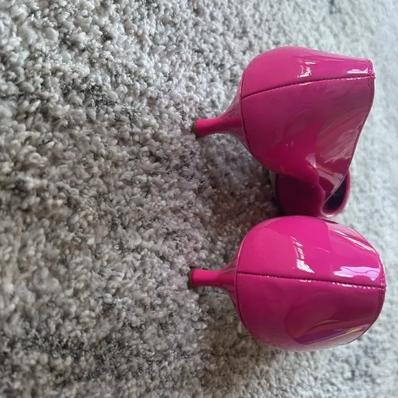 Stuart Weitzman Barbie core Pink kitten heel patent leather pumps 1.5 &quot; heel