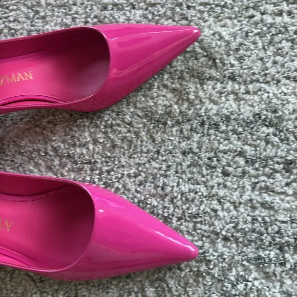 Stuart Weitzman Barbie core Pink kitten heel patent leather pumps 1.5 &quot; heel