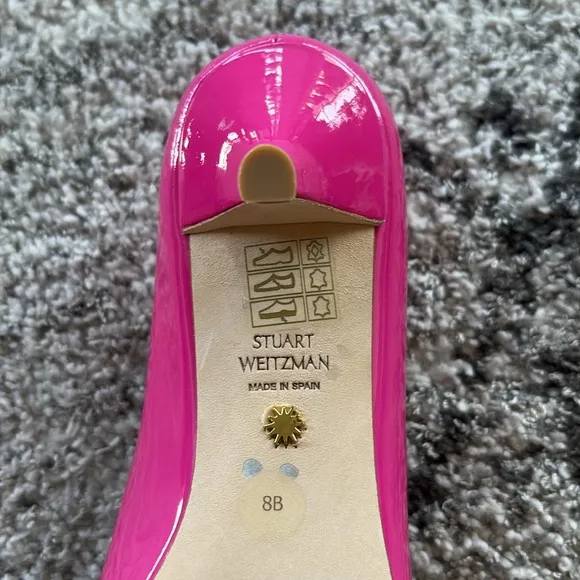 Stuart Weitzman Barbie core Pink kitten heel patent leather pumps 1.5 &quot; heel