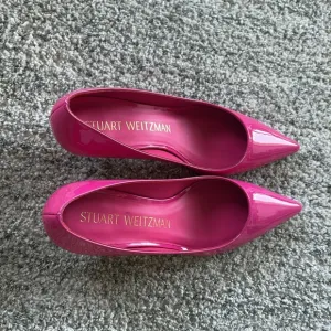 Stuart Weitzman Barbie core Pink kitten heel patent leather pumps 1.5 &quot; heel