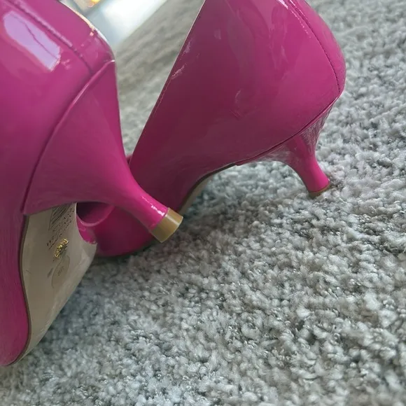 Stuart Weitzman Barbie core Pink kitten heel patent leather pumps 1.5 &quot; heel