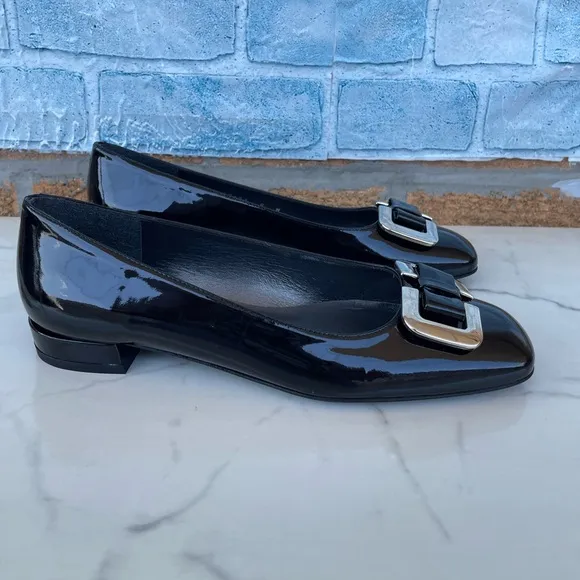 Stuart Weitzman buckled patent leather shoes size 8