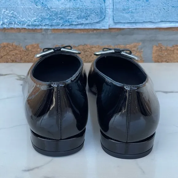 Stuart Weitzman buckled patent leather shoes size 8