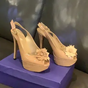 Stuart Weitzman Camel Kinbow Size 9 Platform Heels