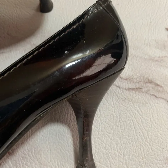 STUART WEITZMAN Cognac Brown Patent Leather Pump