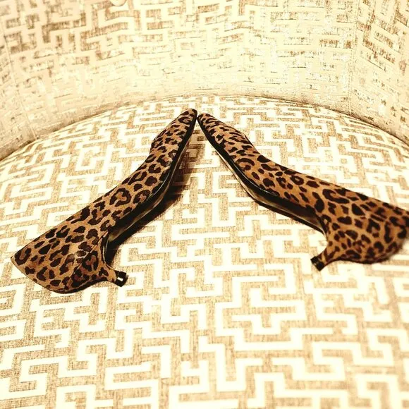 Stuart Weitzman Leopard Print Minimalist Classic Quiet Kitten Heel |Sz. 5.5M