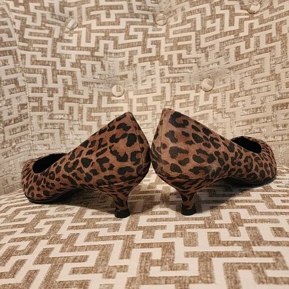 Stuart Weitzman Leopard Print Minimalist Classic Quiet Kitten Heel |Sz. 5.5M