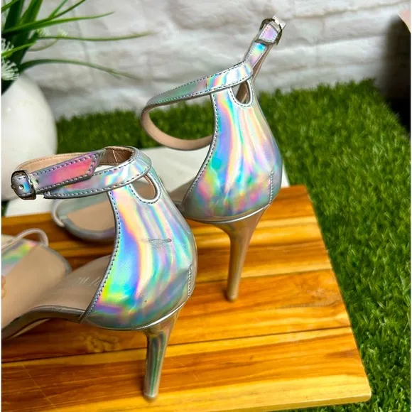 Stuart Weitzman Nudistcurve iridescent Silver Patent leather Ankle strap size 11
