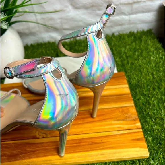 Stuart Weitzman Nudistcurve iridescent Silver Patent leather Ankle strap size 11