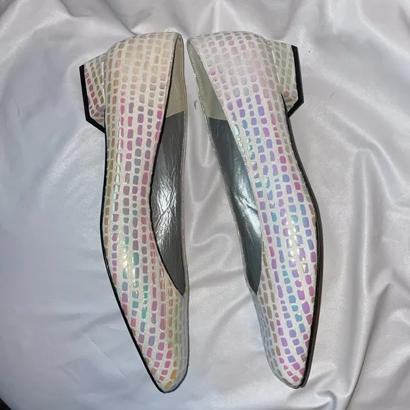 Stuart Weitzman White/Nude Suede Leather Iridescent Scales Kitten Block Heel 7.5