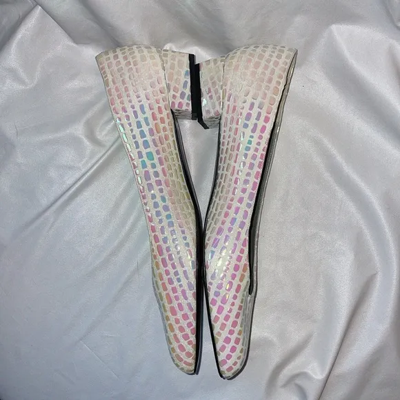 Stuart Weitzman White/Nude Suede Leather Iridescent Scales Kitten Block Heel 7.5