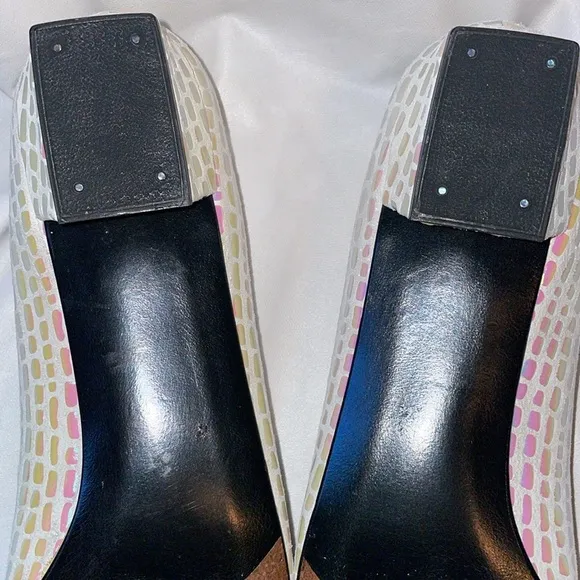 Stuart Weitzman White/Nude Suede Leather Iridescent Scales Kitten Block Heel 7.5