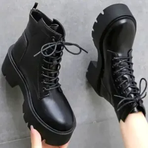Stylish platform boots sz 7.5