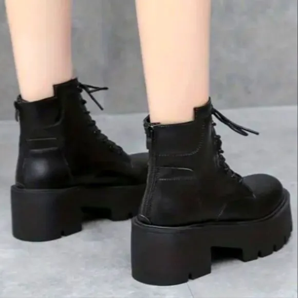 Stylish platform boots sz 7.5