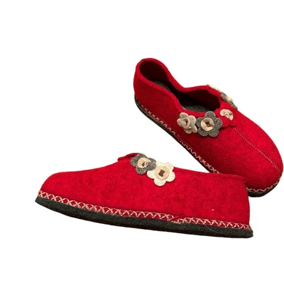 Sundance Catalog Red Wool Shoes with flowers handmade in Itally NWT