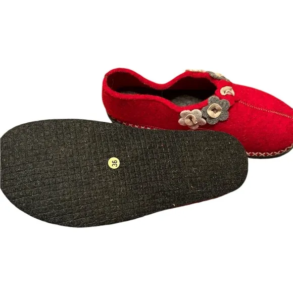 Sundance Catalog Red Wool Shoes with flowers handmade in Itally NWT