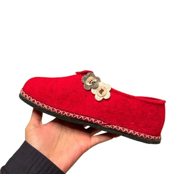 Sundance Catalog Red Wool Shoes with flowers handmade in Itally NWT